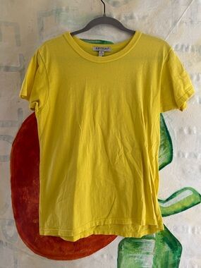 90s Karen Kane Bright Yellow Women’s Short Sleeve Tee